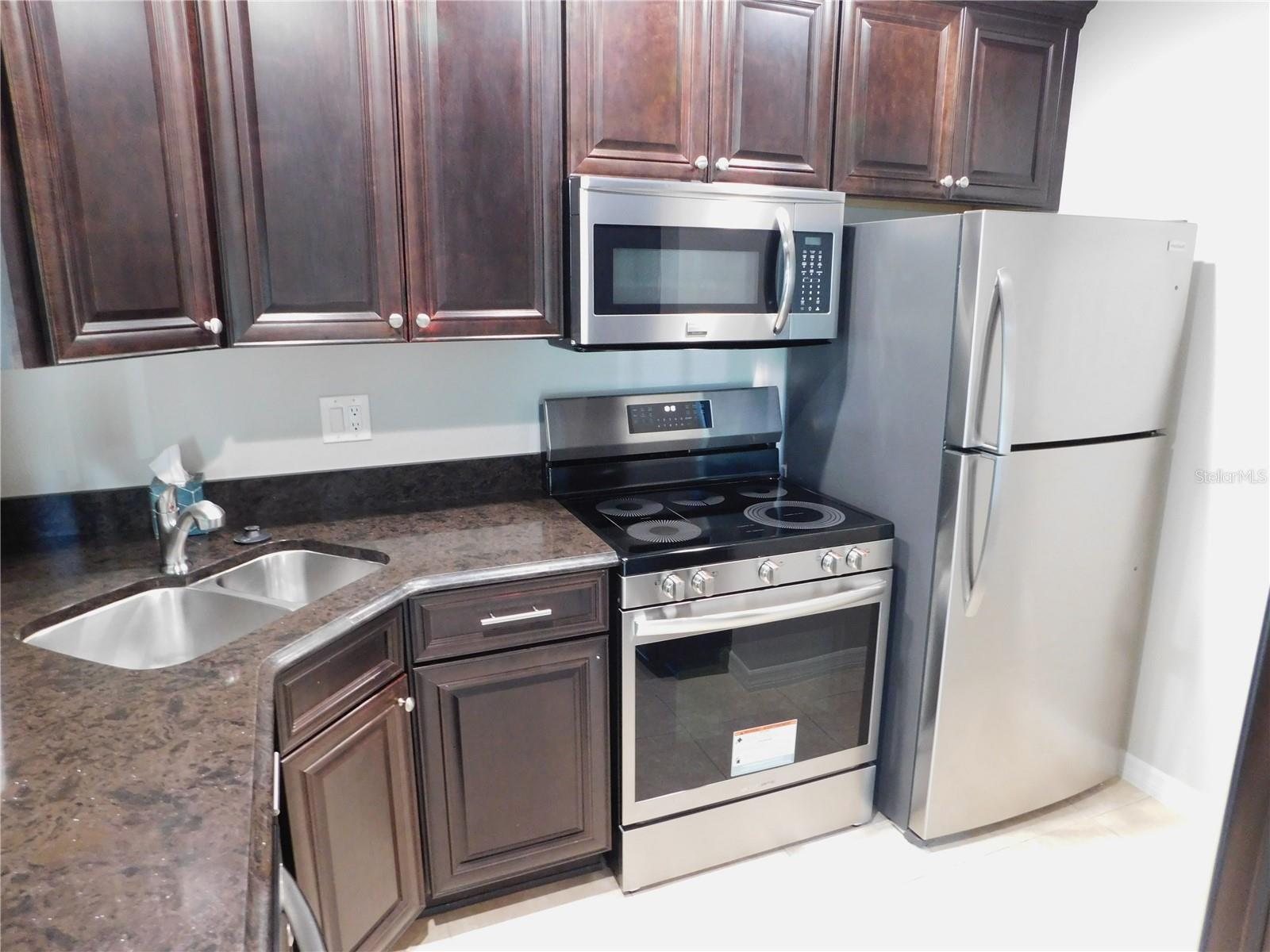 Image 4 of 23 For 1308 Pine Ridge Circle E H3