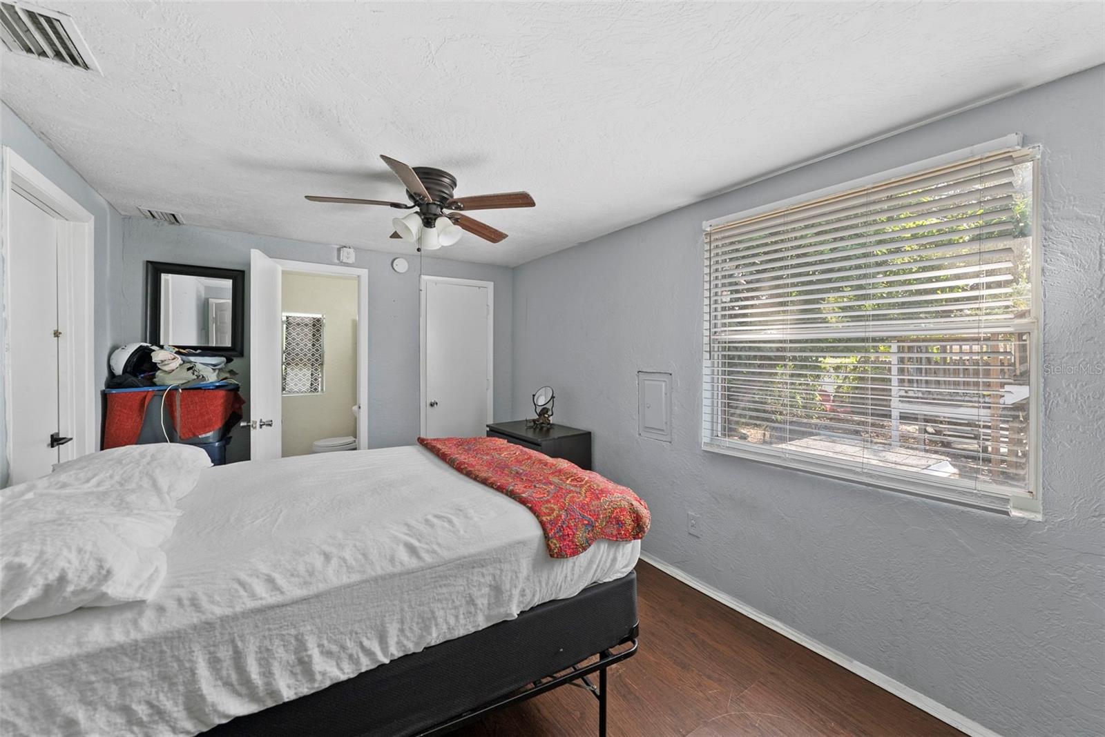 Image 12 of 37 For 1021 26th Street N