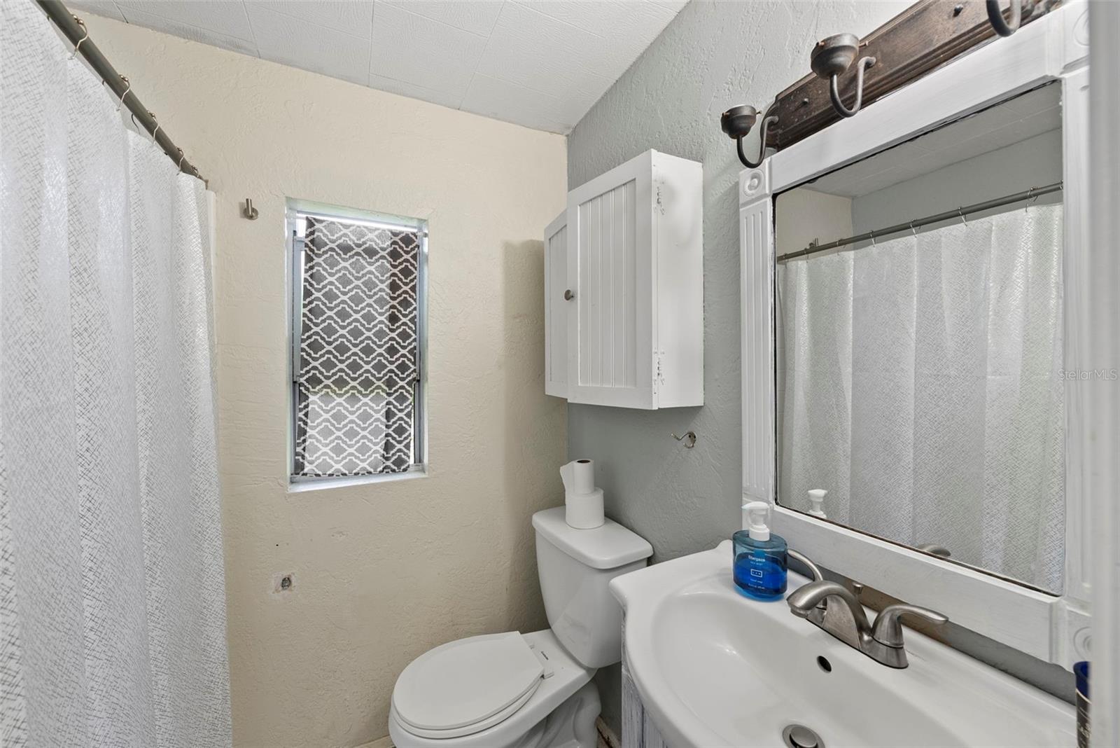 Image 14 of 37 For 1021 26th Street N
