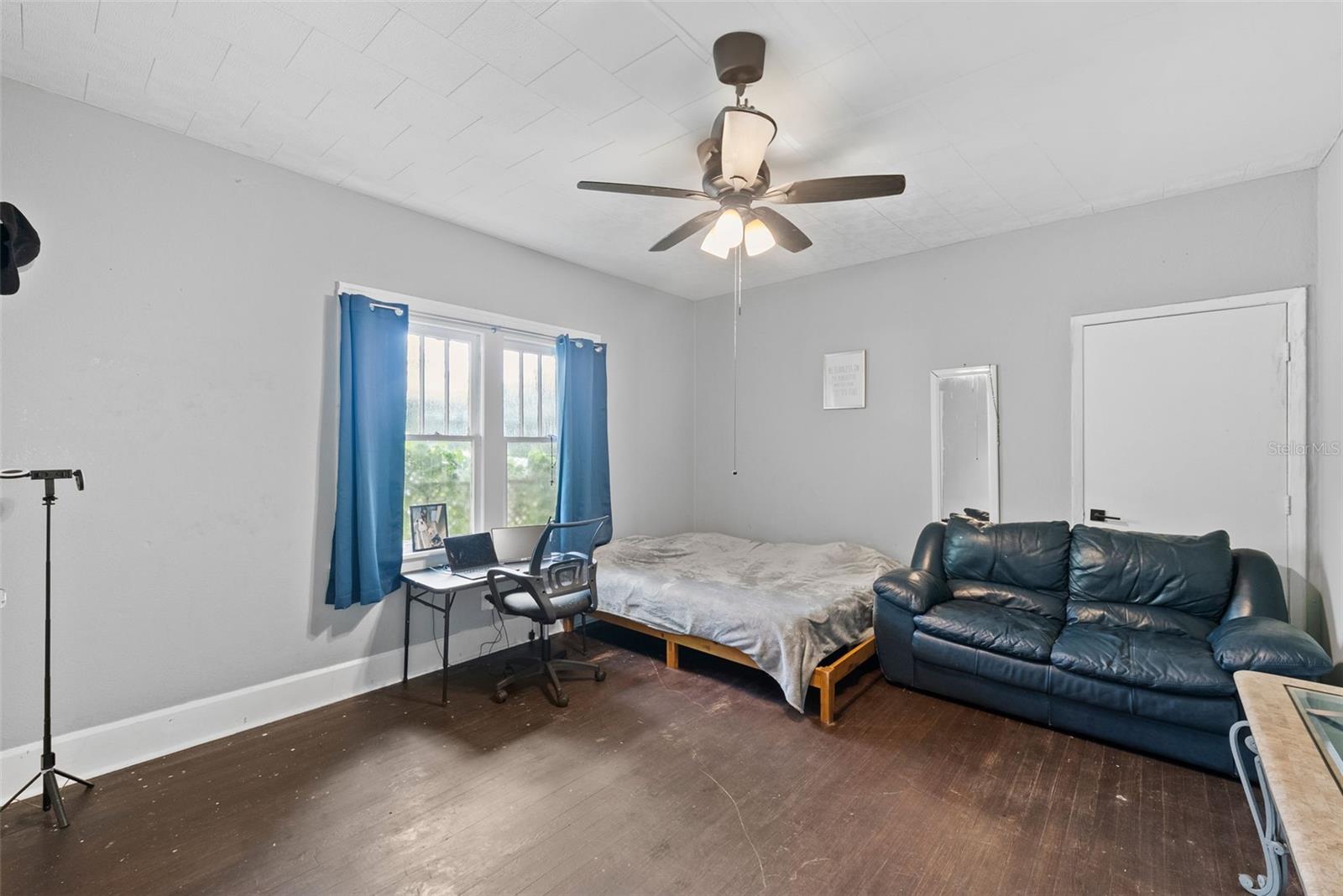 Image 18 of 37 For 1021 26th Street N