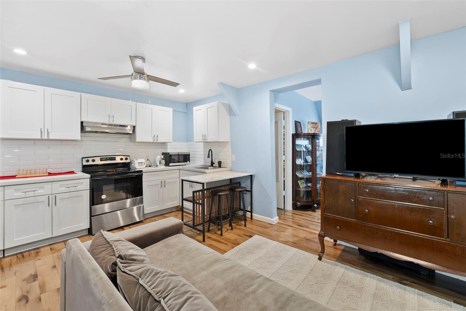 Image 23 of 37 For 1021 26th Street N