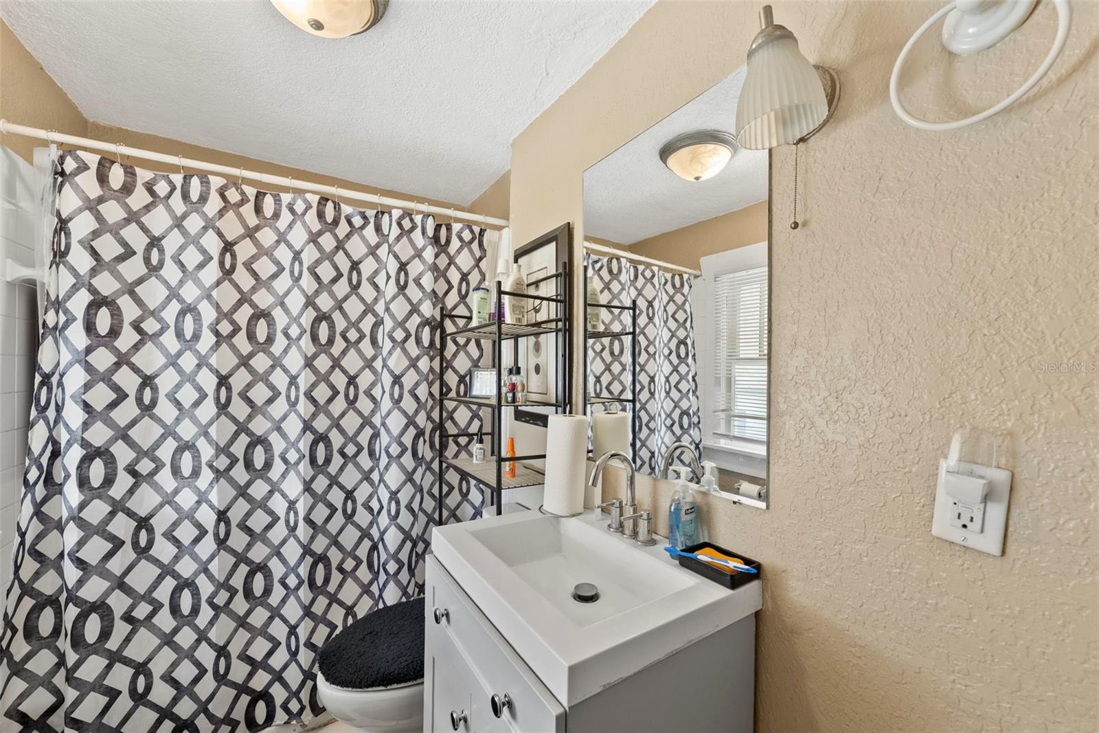 Image 32 of 37 For 1021 26th Street N