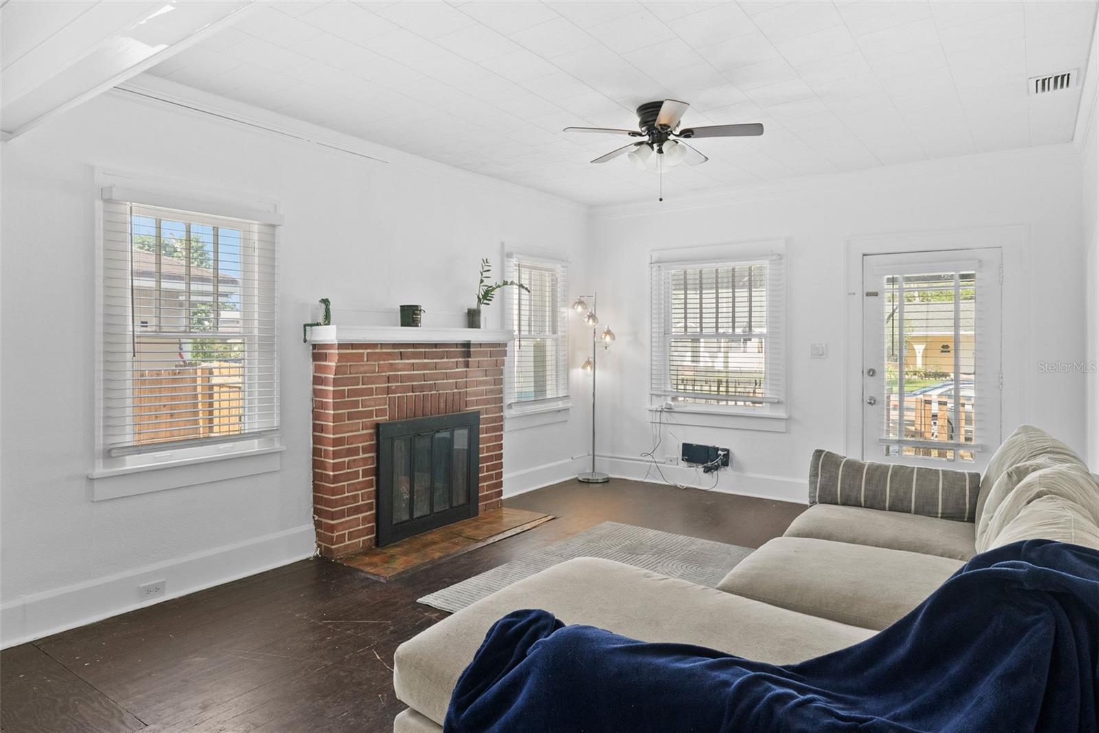 Image 7 of 37 For 1021 26th Street N
