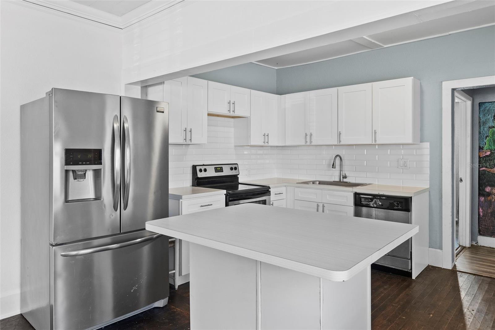 Image 8 of 37 For 1021 26th Street N