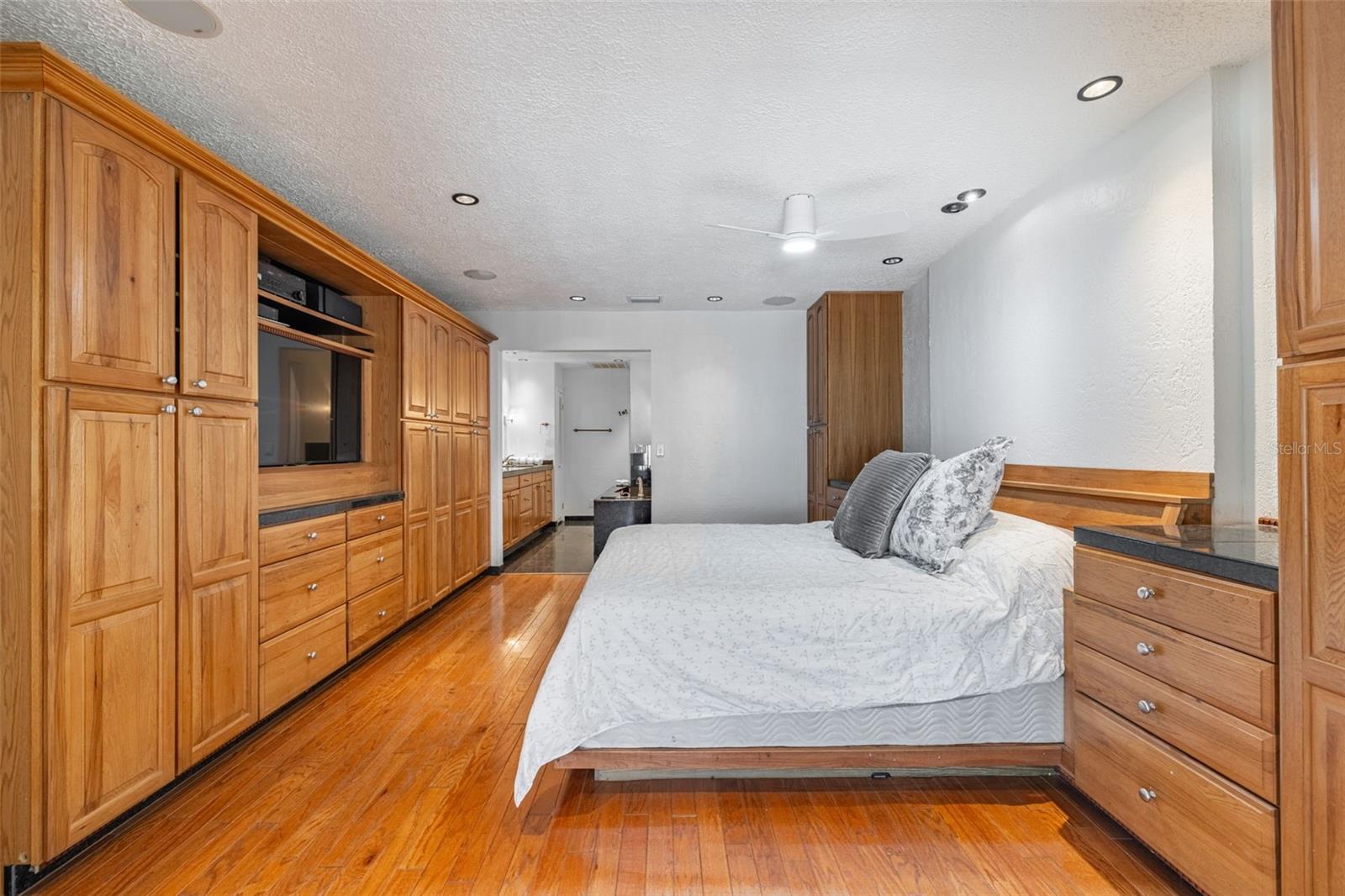 Image 22 of 54 For 291 2nd Street W