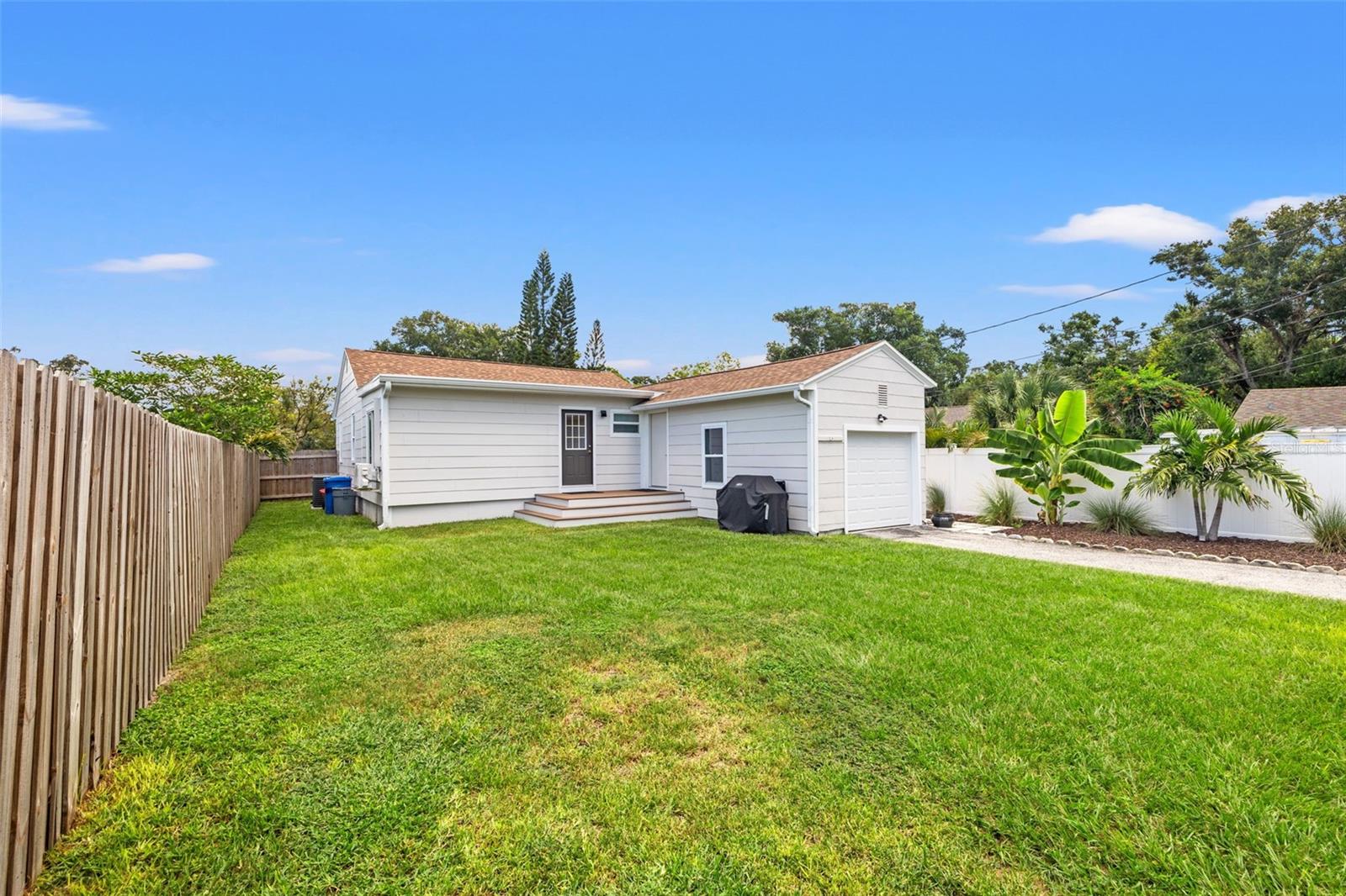Listing photo id 25 for 2140 4th Avenue N
