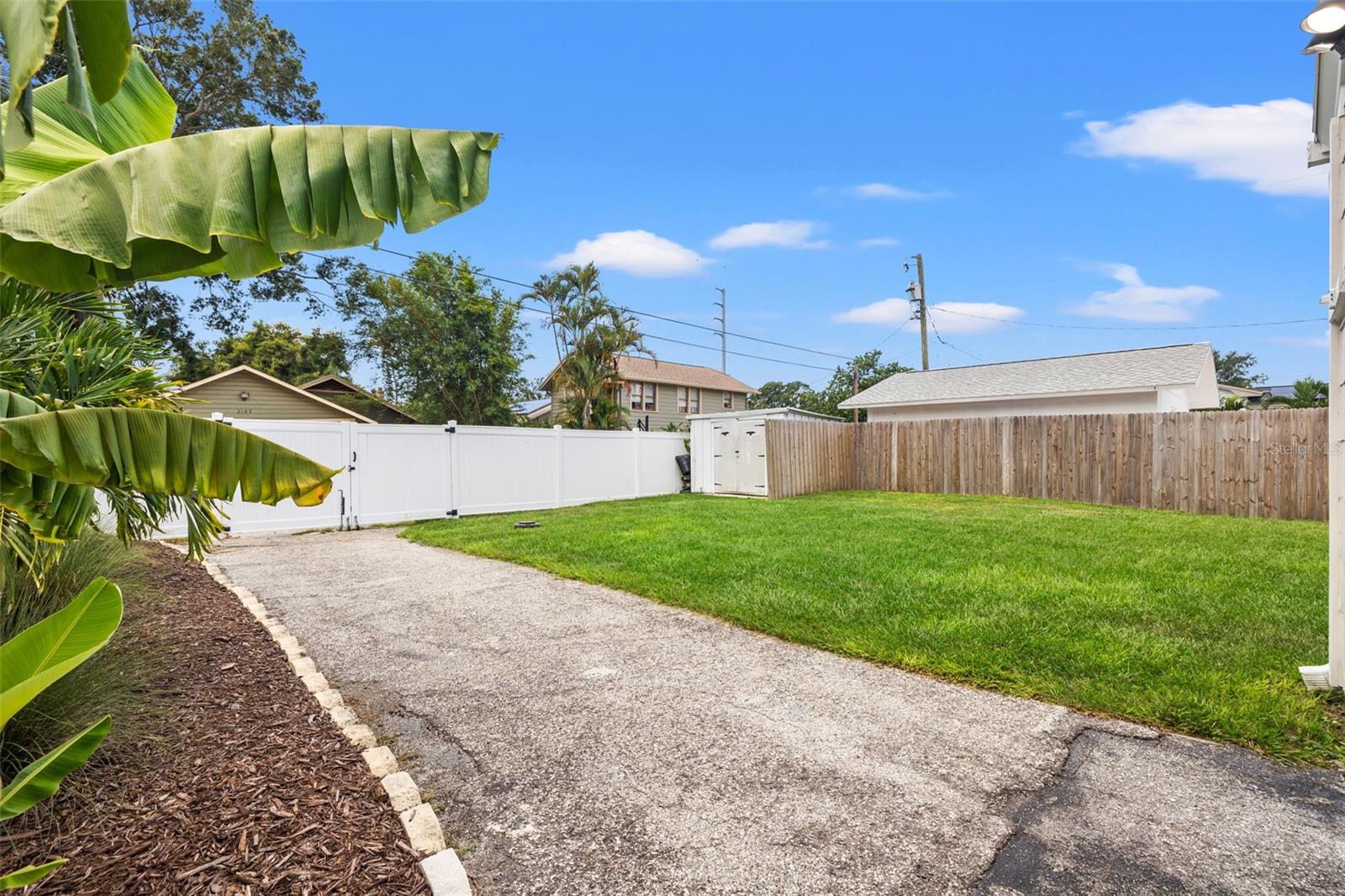 Listing photo id 26 for 2140 4th Avenue N