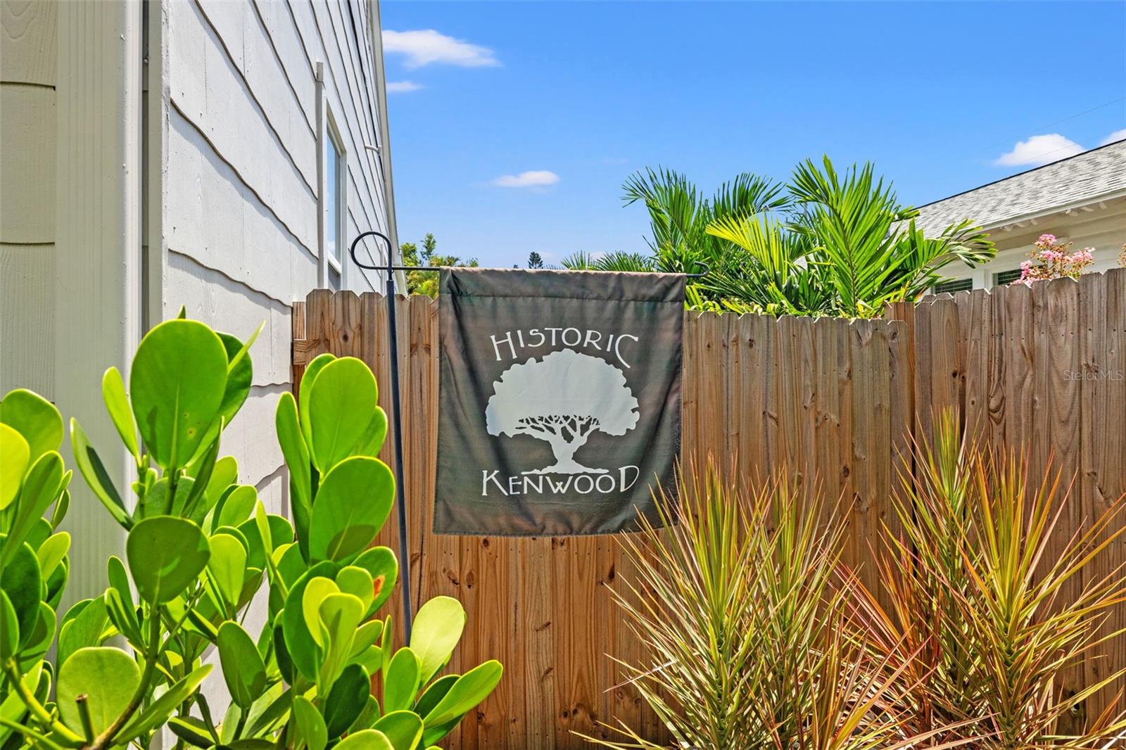 Listing photo id 1 for 2140 4th Avenue N