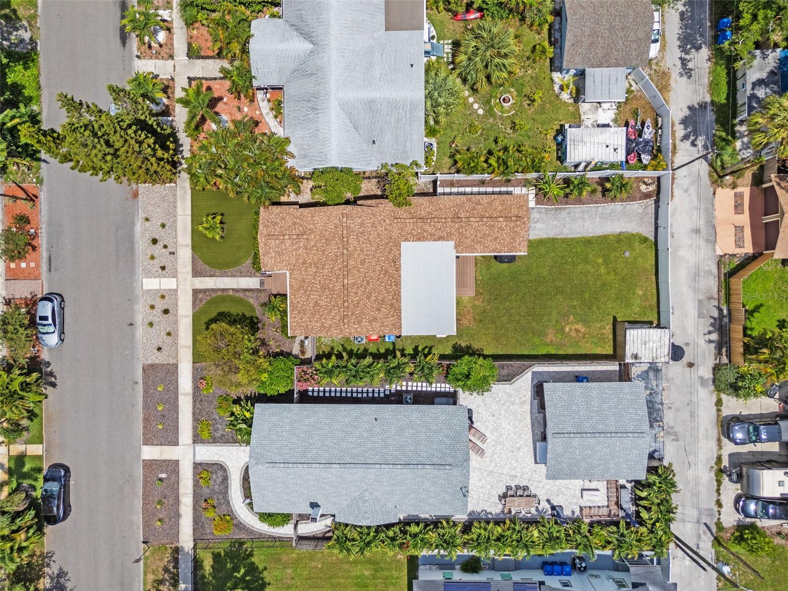 Listing photo id 31 for 2140 4th Avenue N