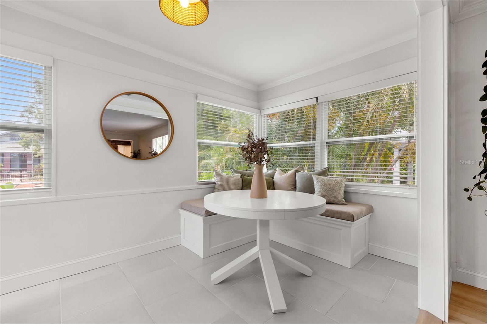 Listing photo id 2 for 2140 4th Avenue N