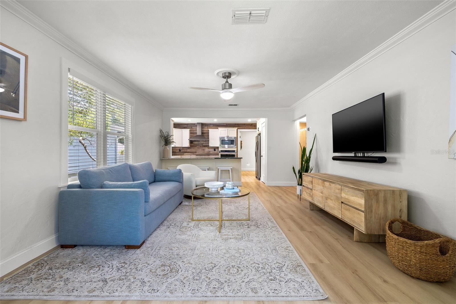 Listing photo id 5 for 2140 4th Avenue N