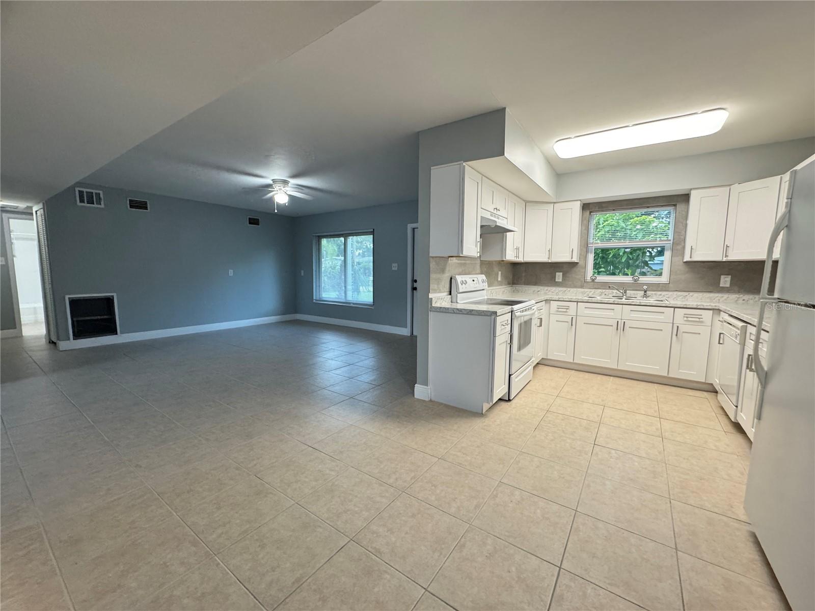 Image 4 of 20 For 427 Country Club Drive