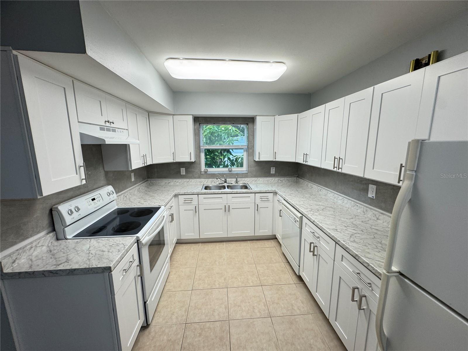 Image 5 of 20 For 427 Country Club Drive