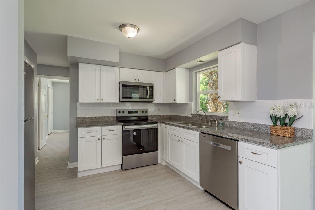 Image 12 of 46 For 106 Avery Avenue