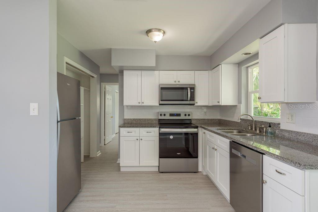 Image 13 of 46 For 106 Avery Avenue