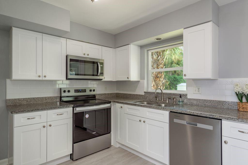 Image 14 of 46 For 106 Avery Avenue