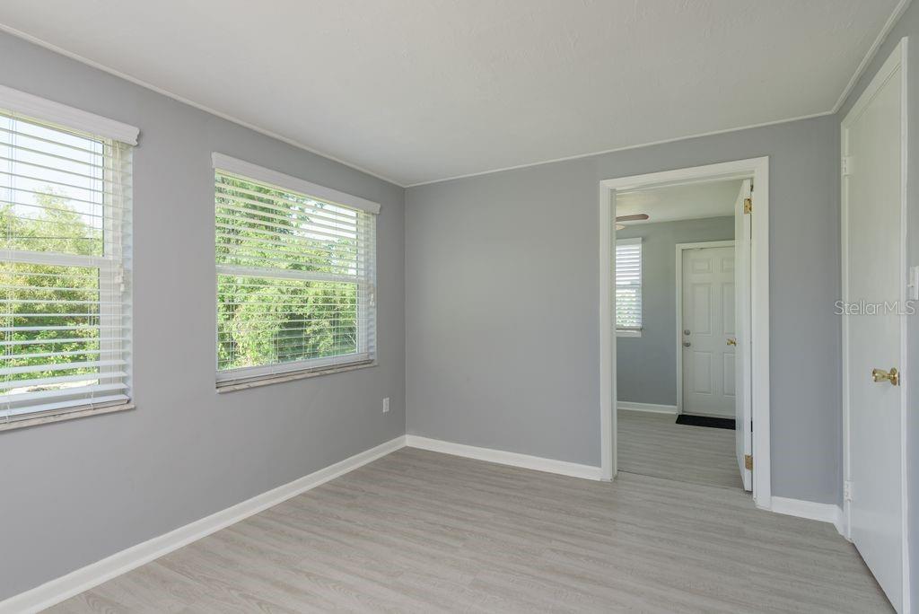 Image 16 of 46 For 106 Avery Avenue