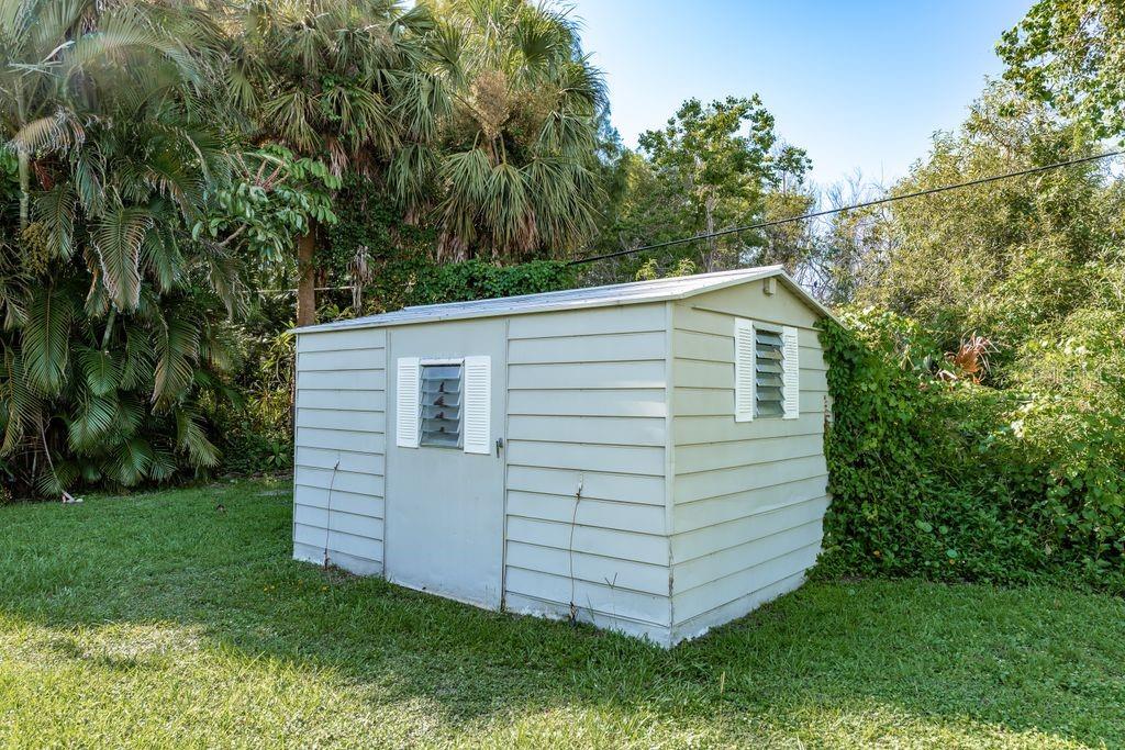 Image 27 of 46 For 106 Avery Avenue