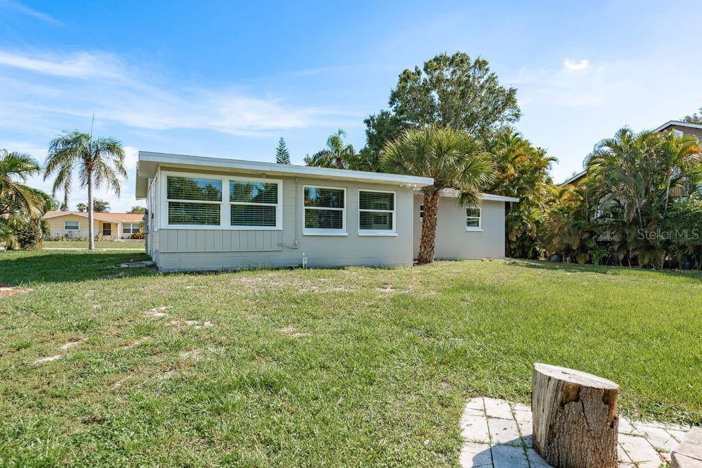 Image 29 of 46 For 106 Avery Avenue