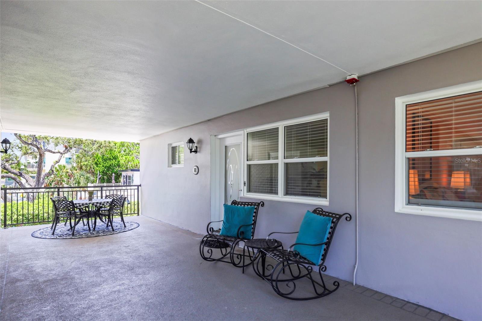 Image 2 of 31 For 1101 Victoria Drive 22