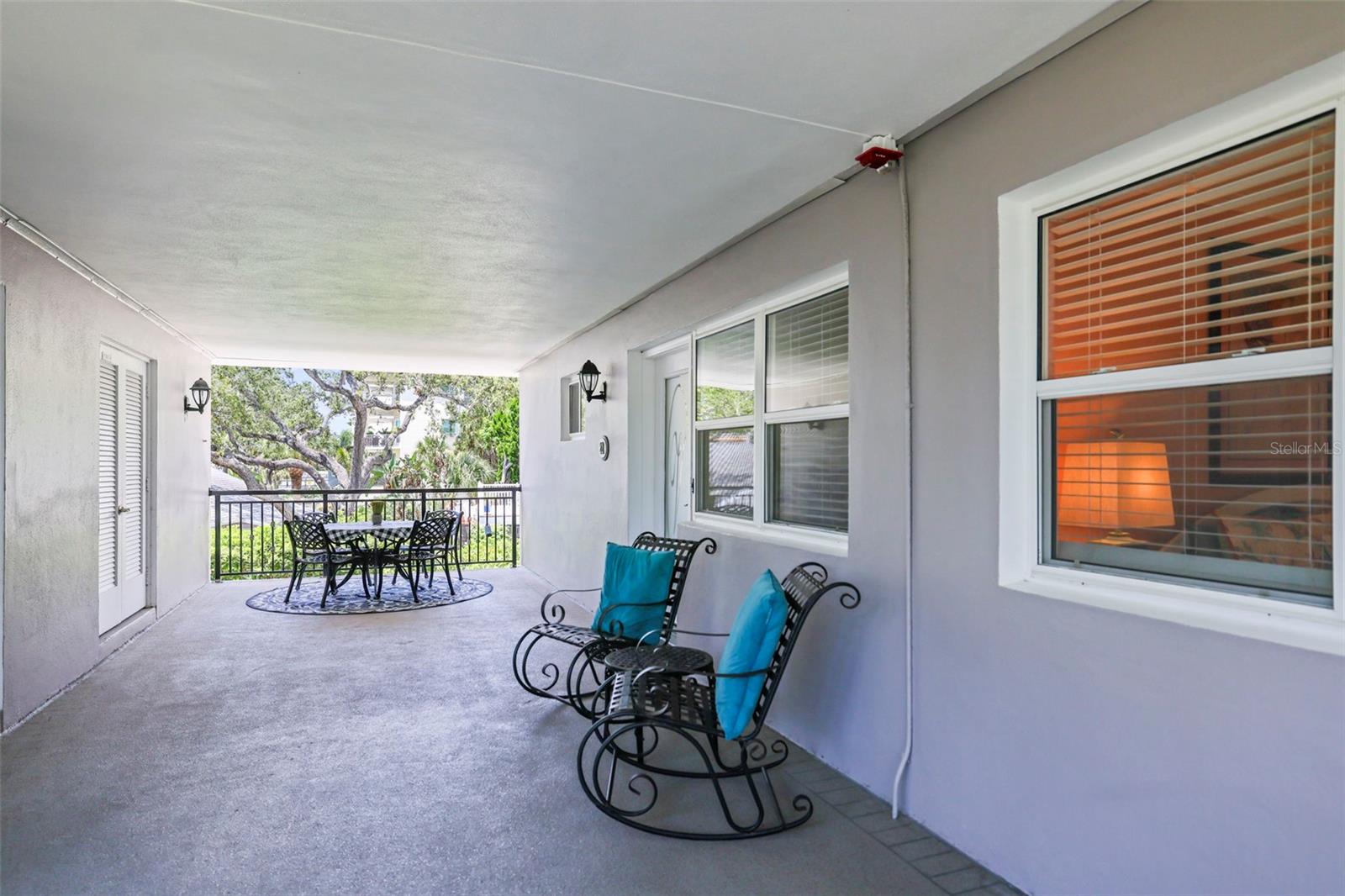Image 3 of 31 For 1101 Victoria Drive 22