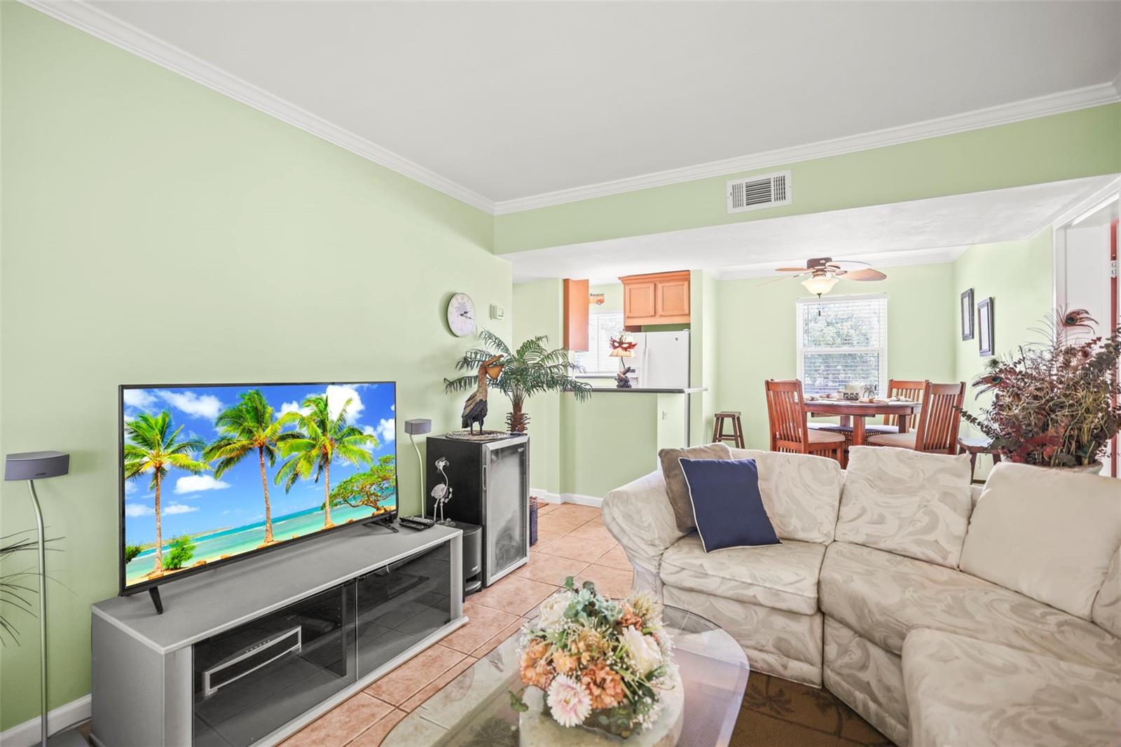 Image 6 of 31 For 1101 Victoria Drive 22