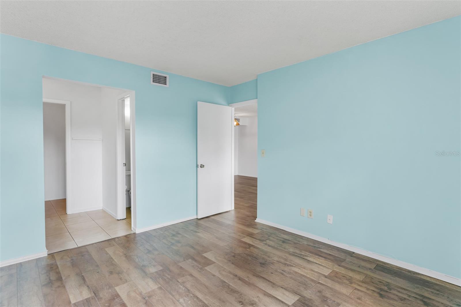 Image 15 of 44 For 14130 Rosemary Lane 4304