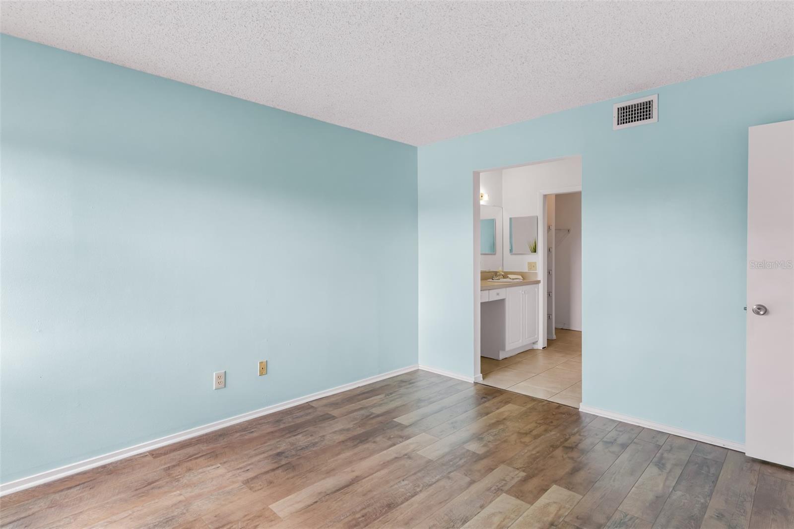 Image 17 of 44 For 14130 Rosemary Lane 4304