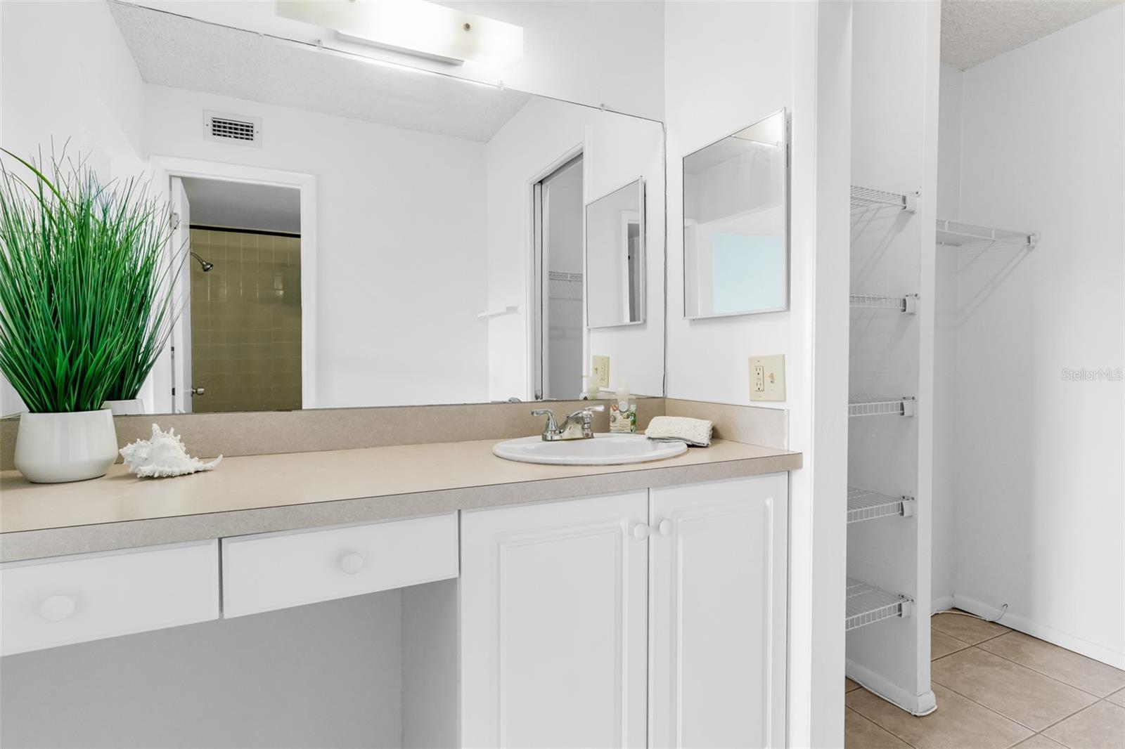Image 19 of 44 For 14130 Rosemary Lane 4304