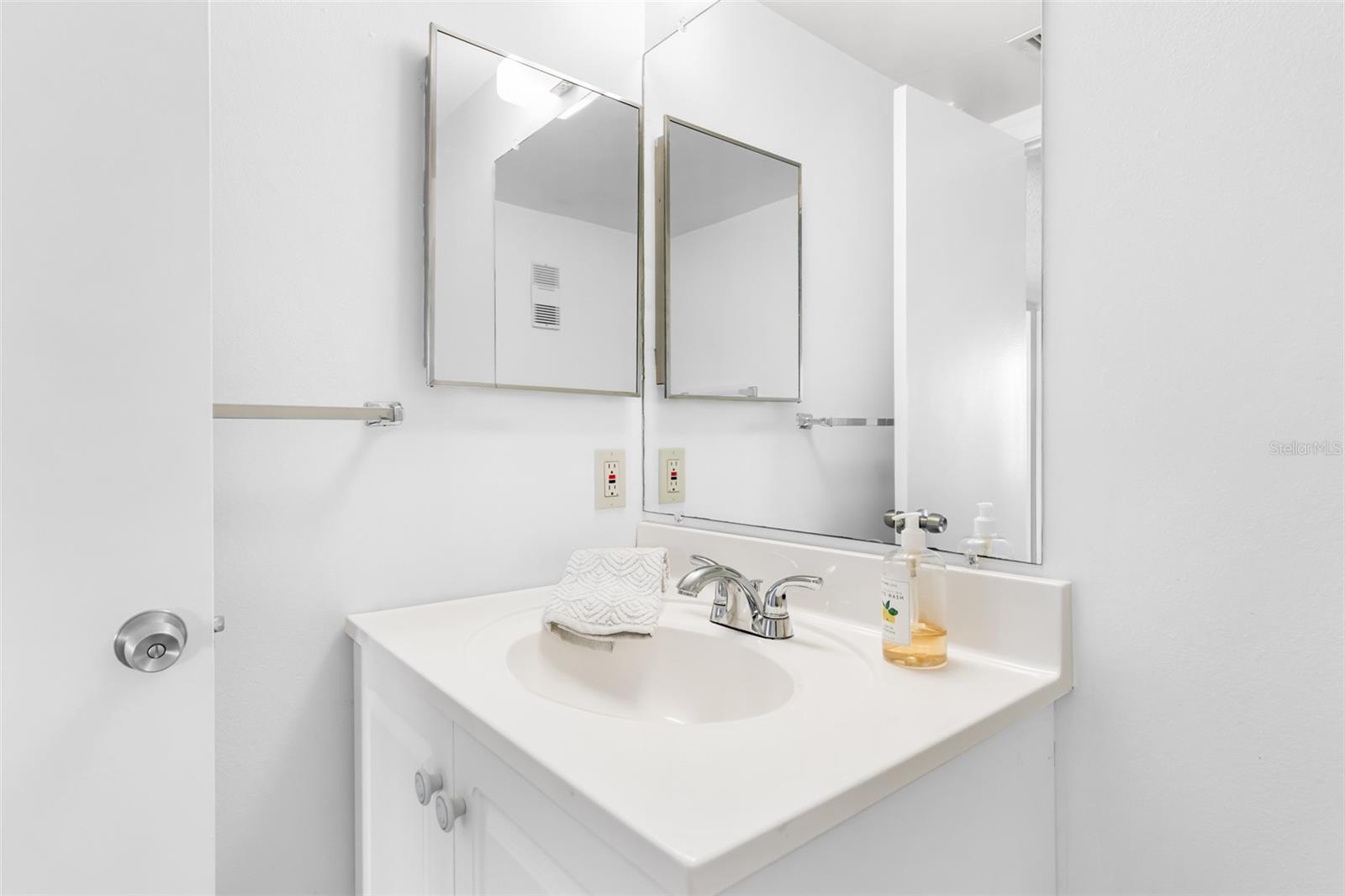 Image 26 of 44 For 14130 Rosemary Lane 4304