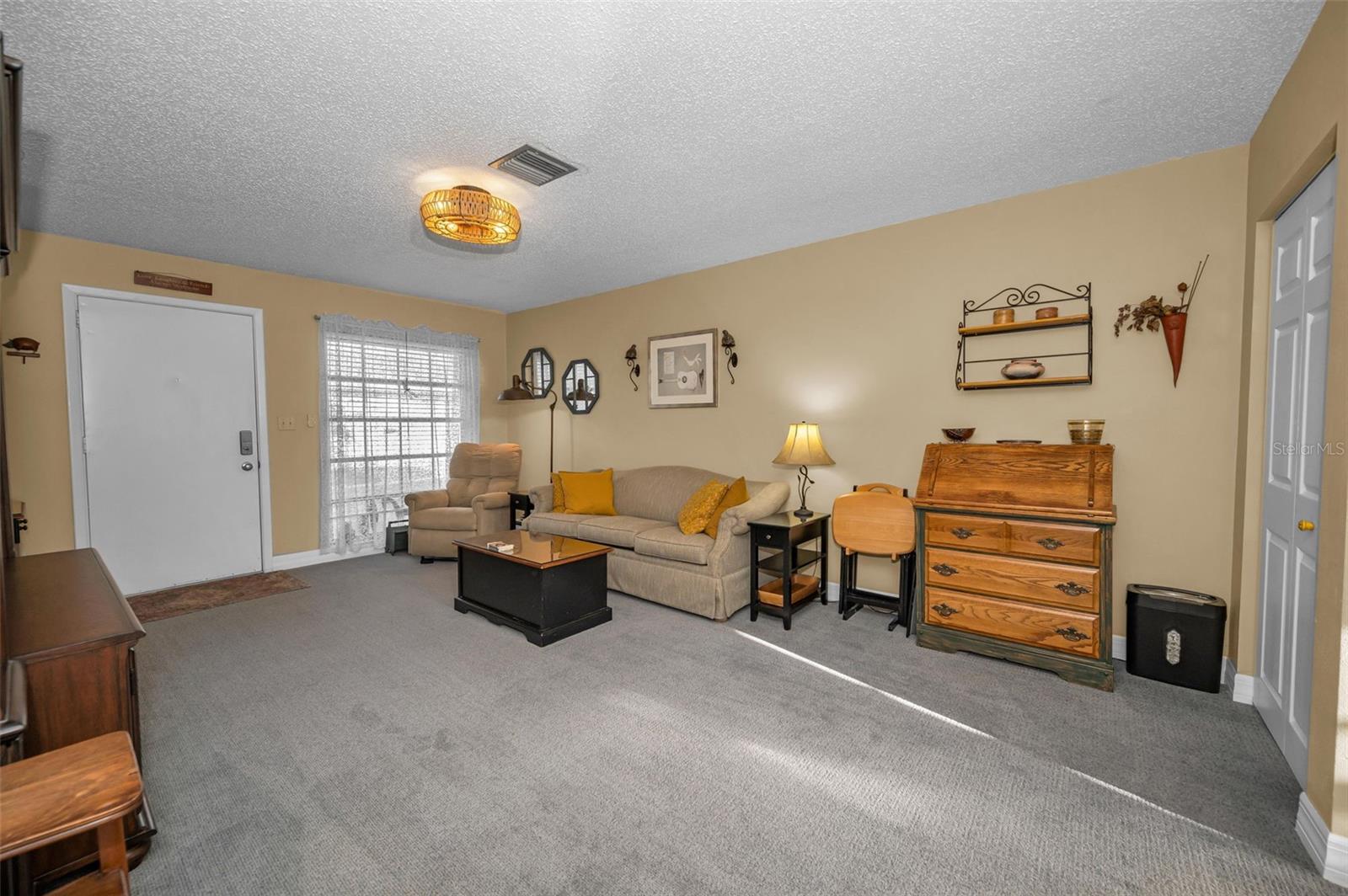 Image 12 of 68 For 864 Oxford Court