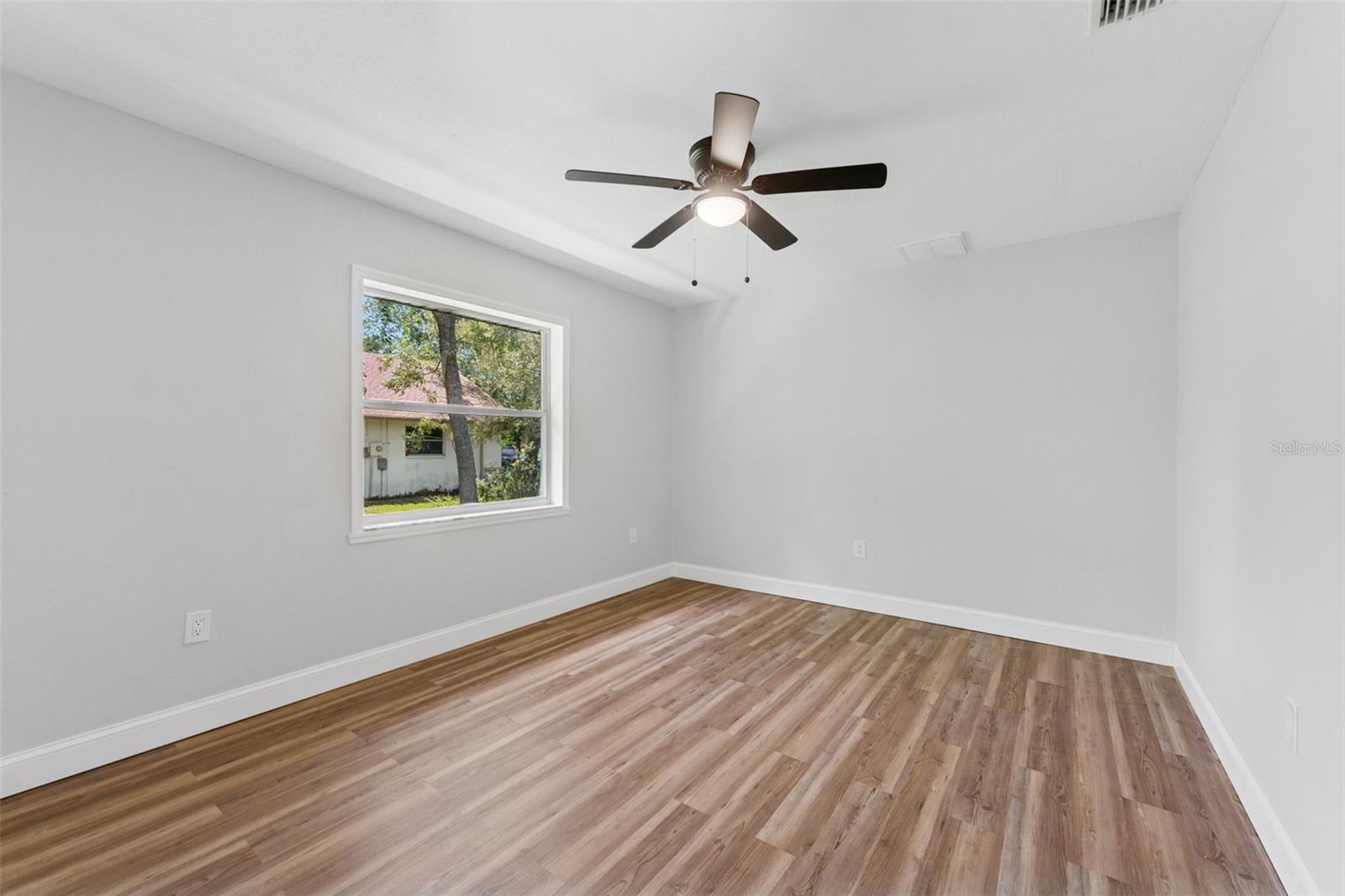 Listing photo id 9 for 11463 Chalk Farm Road