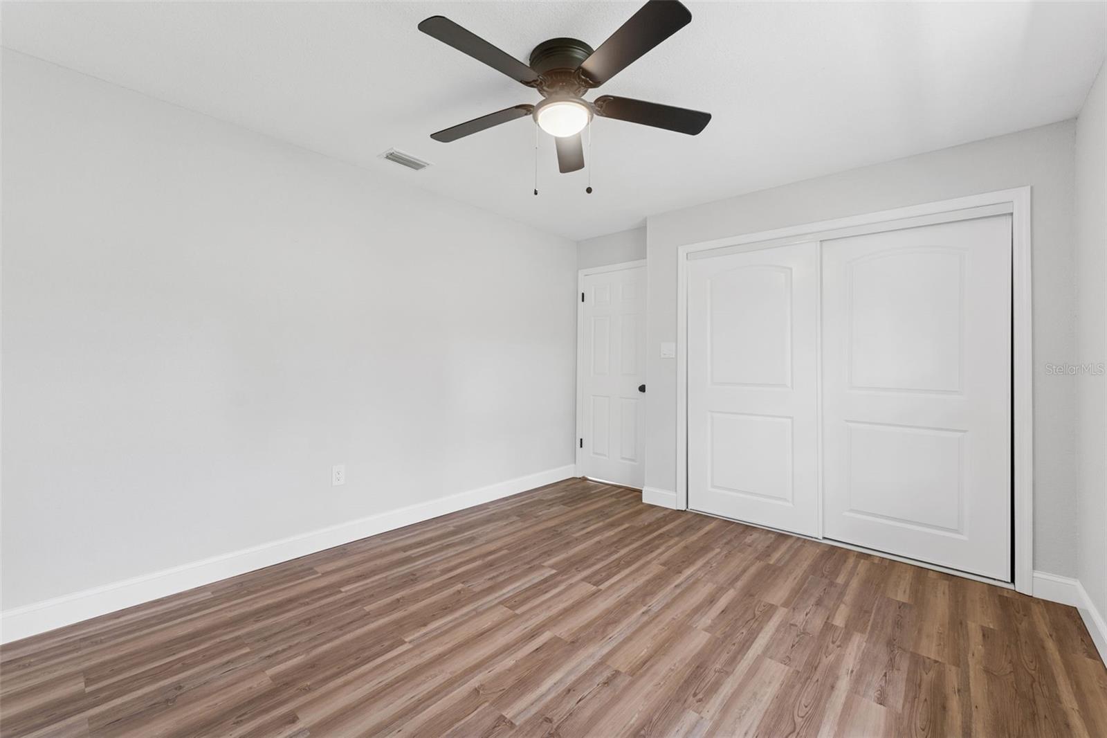 Listing photo id 11 for 11463 Chalk Farm Road
