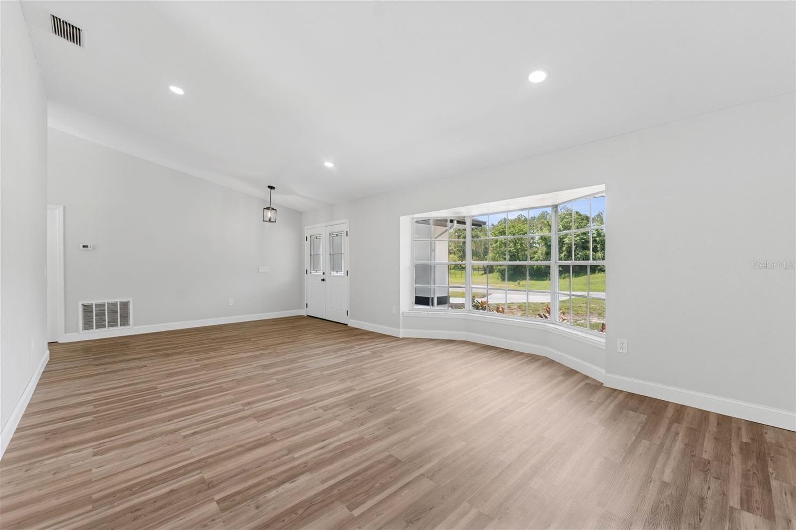 Listing photo id 12 for 11463 Chalk Farm Road