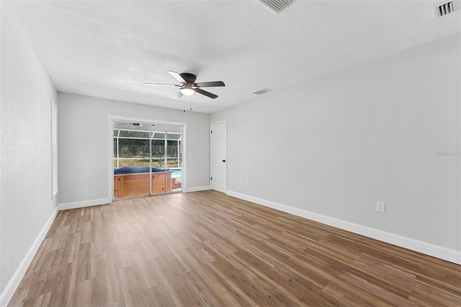 Listing photo id 16 for 11463 Chalk Farm Road