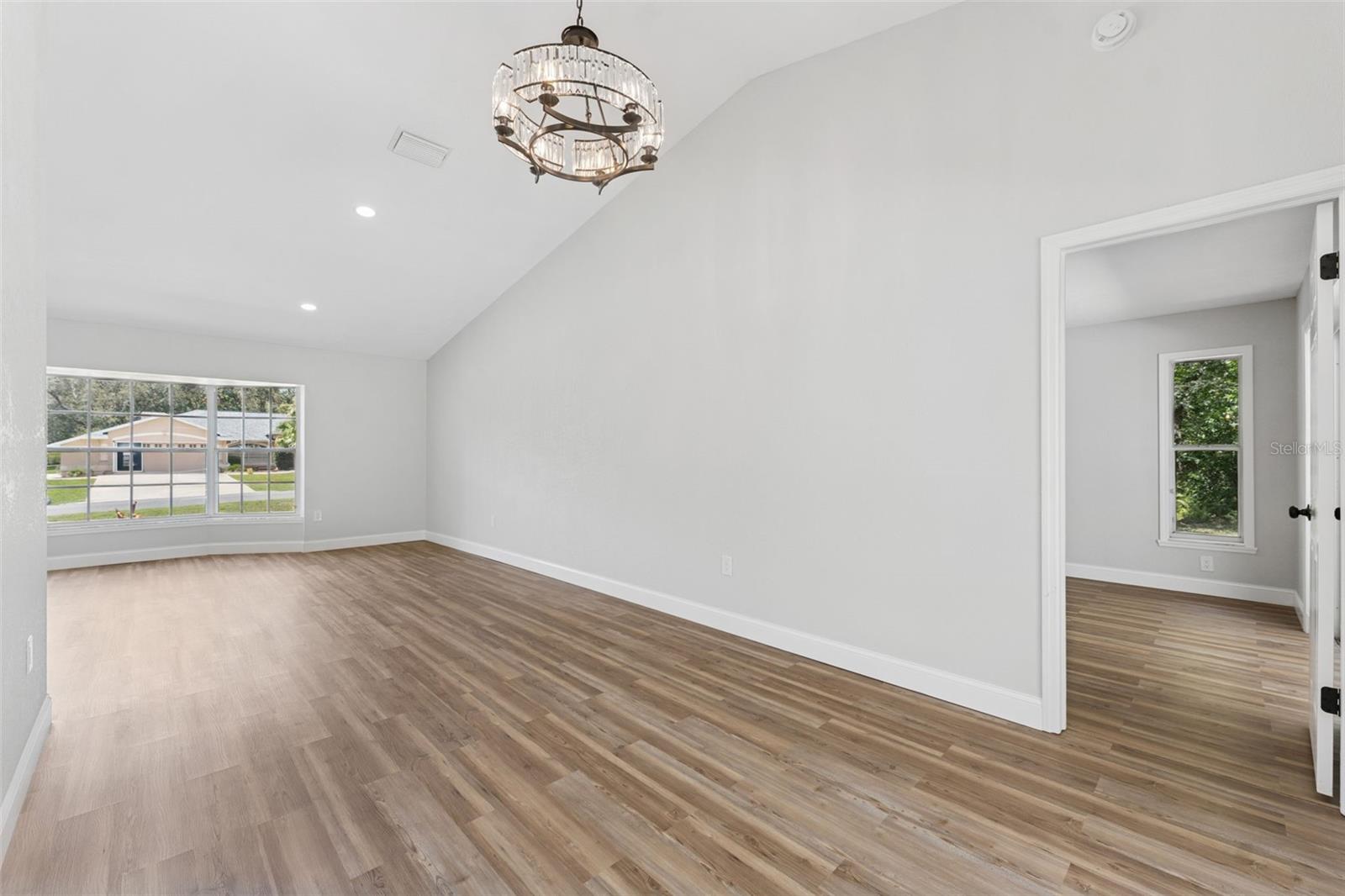 Listing photo id 17 for 11463 Chalk Farm Road