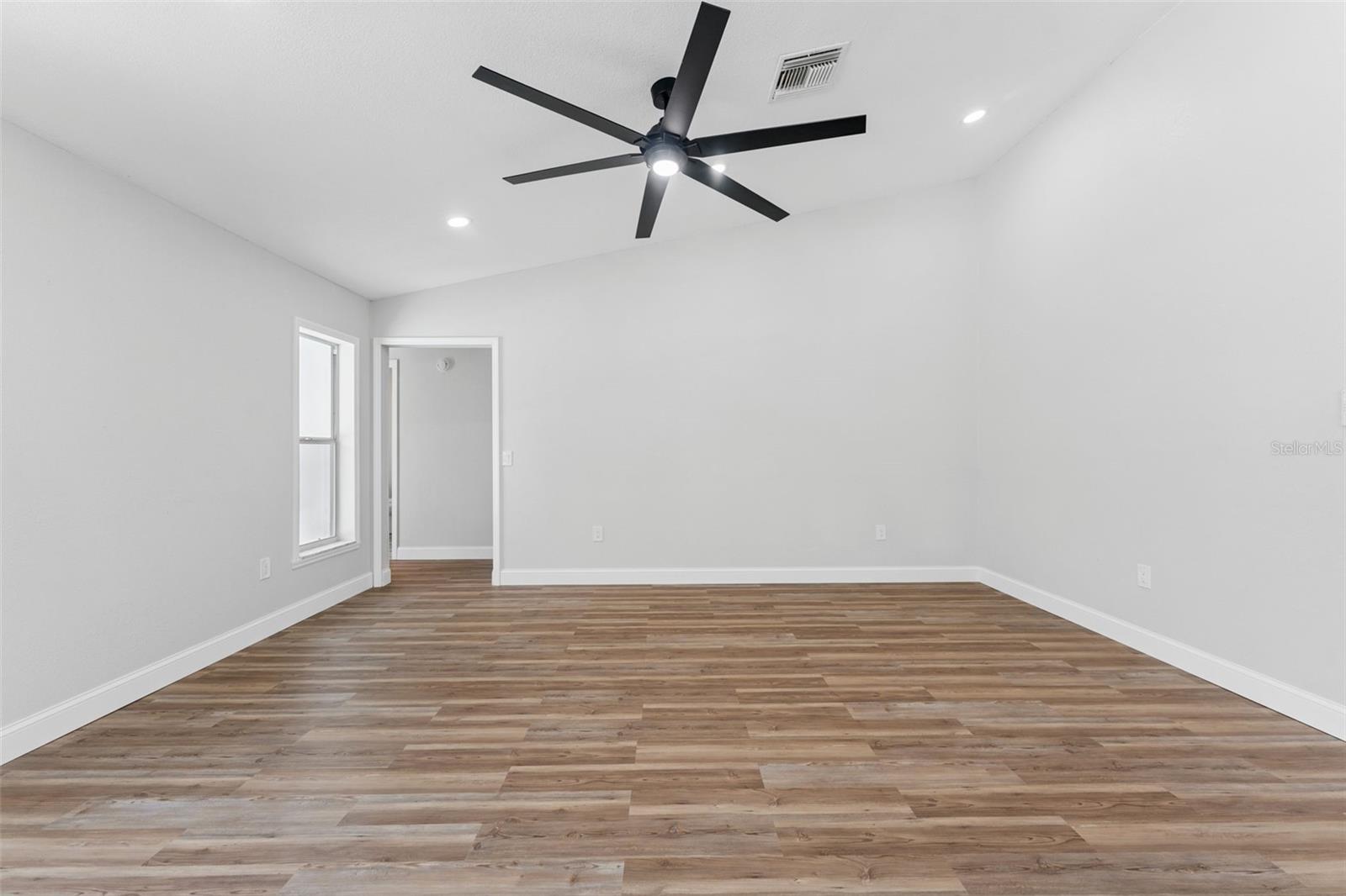 Listing photo id 19 for 11463 Chalk Farm Road