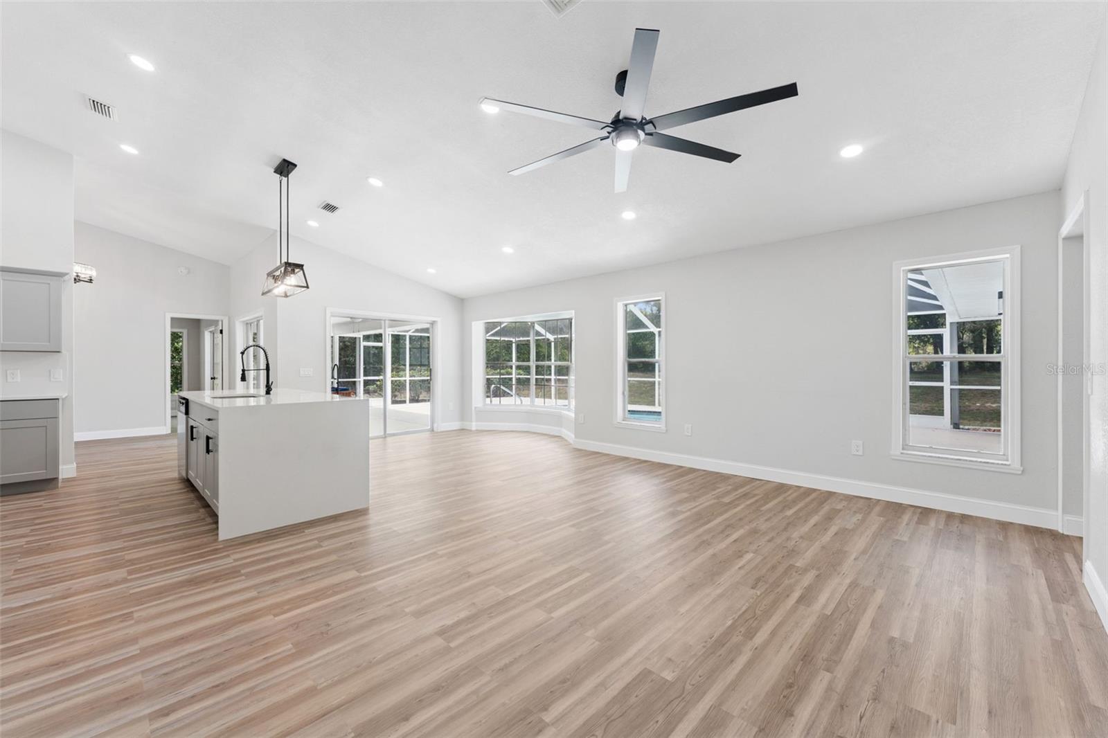 Listing photo id 7 for 11463 Chalk Farm Road