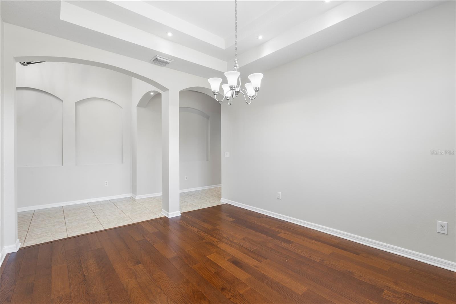 Image 11 of 58 For 8437 White Poplar Drive
