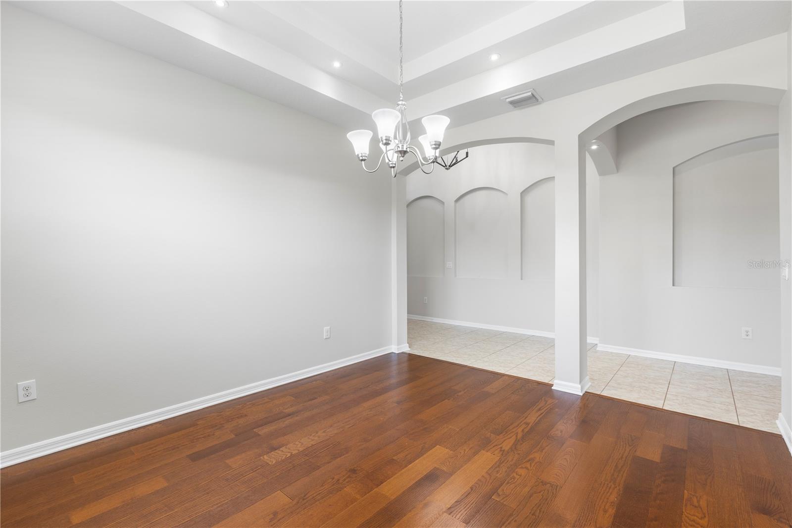 Image 12 of 58 For 8437 White Poplar Drive