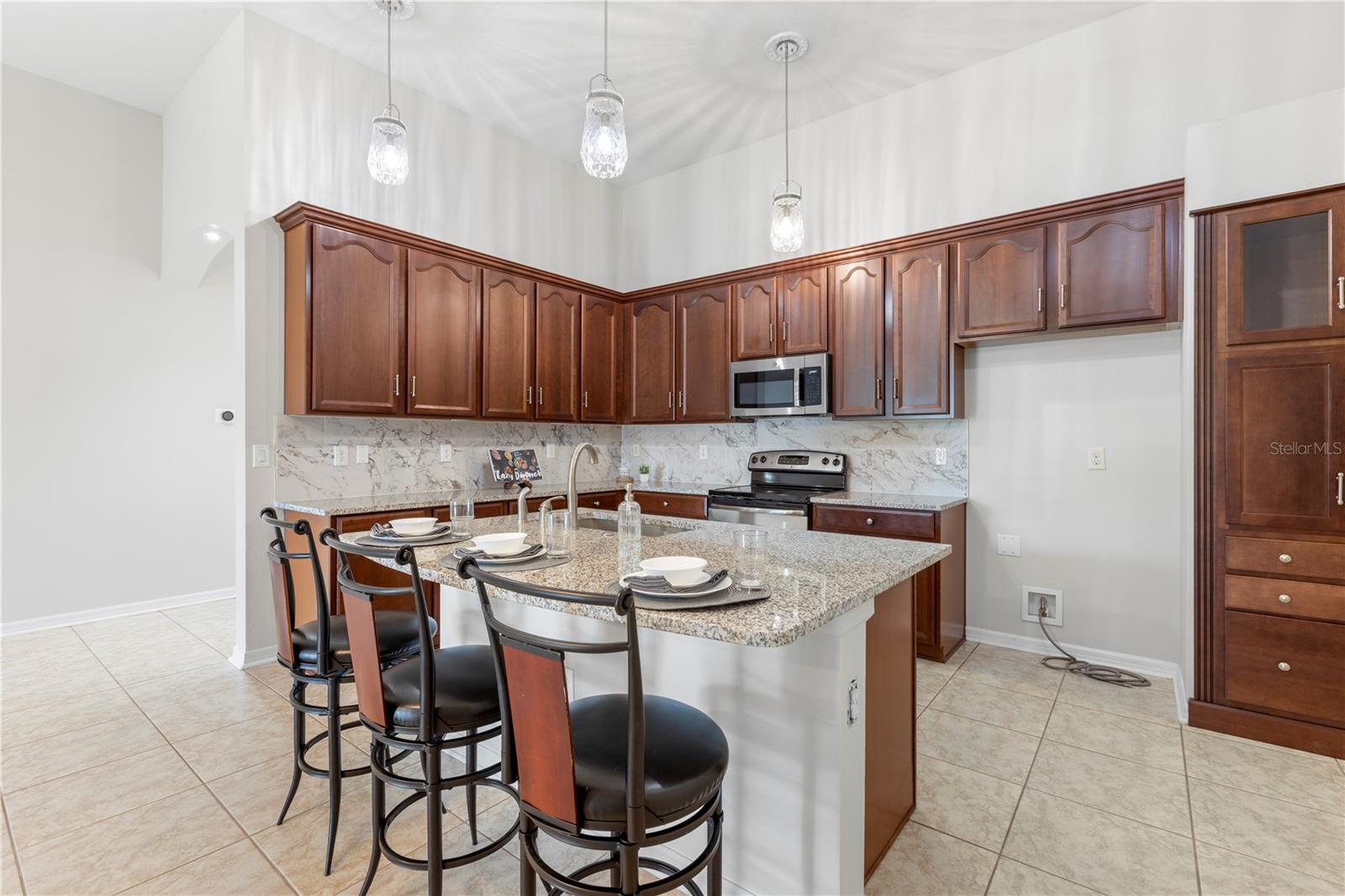 Image 18 of 58 For 8437 White Poplar Drive