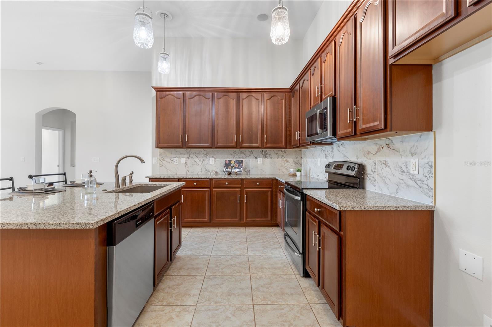 Image 21 of 58 For 8437 White Poplar Drive