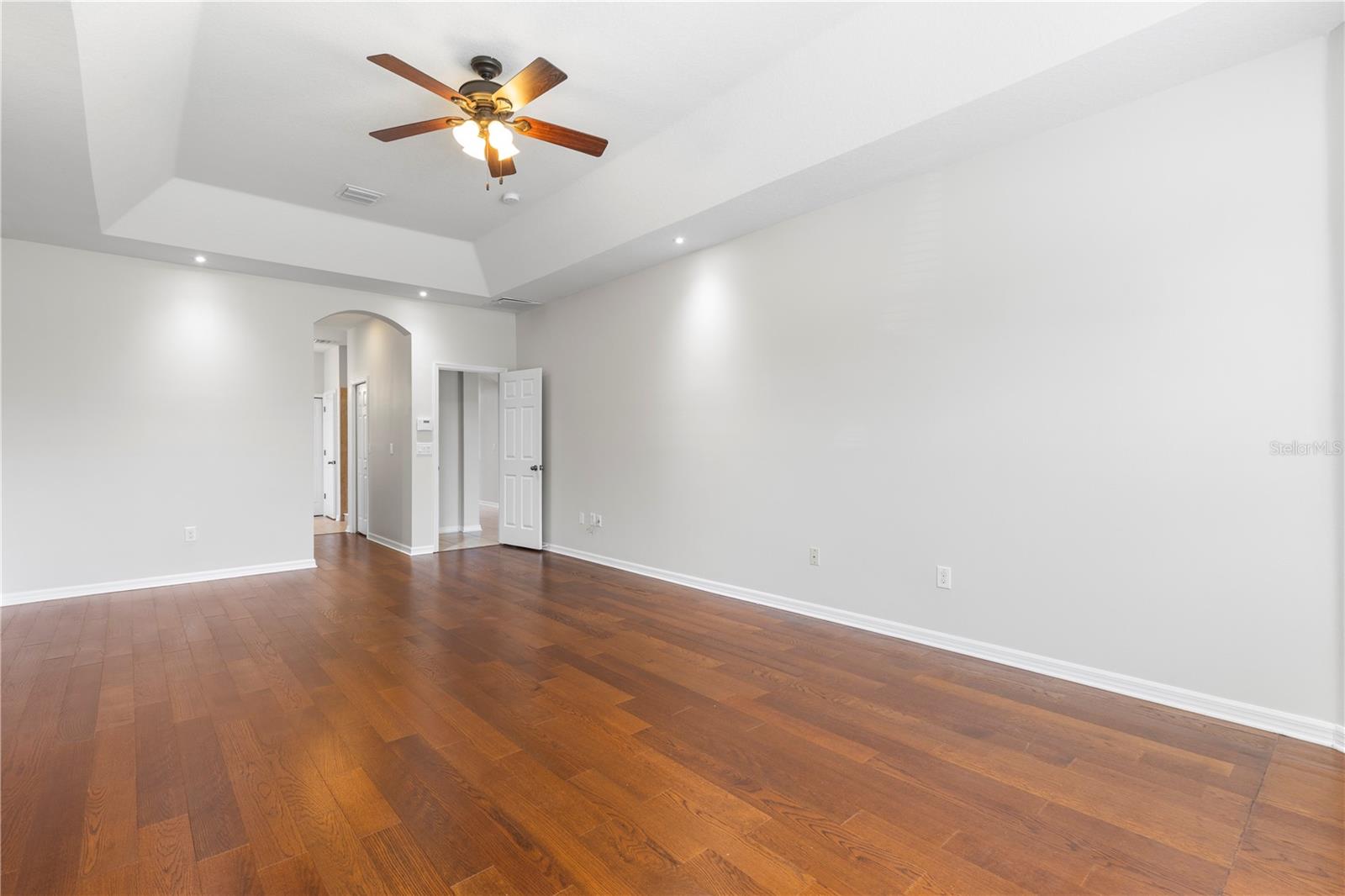 Image 28 of 58 For 8437 White Poplar Drive