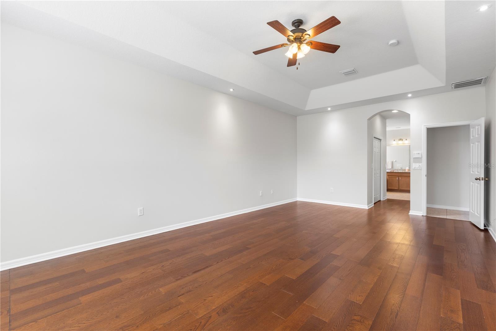 Image 29 of 58 For 8437 White Poplar Drive