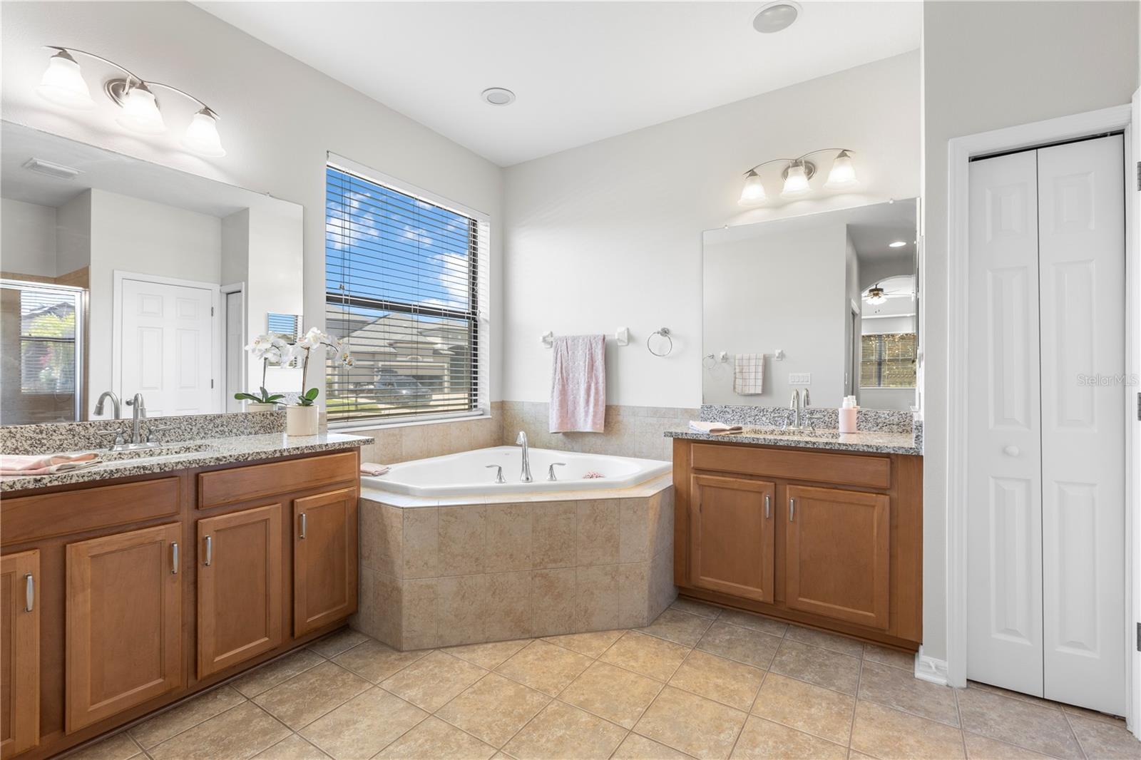 Image 30 of 58 For 8437 White Poplar Drive