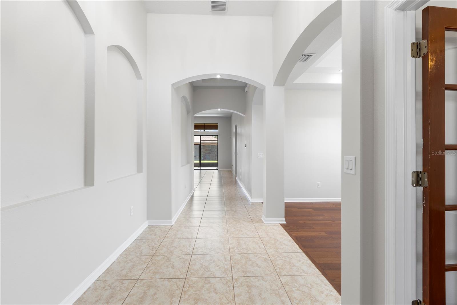 Image 4 of 58 For 8437 White Poplar Drive