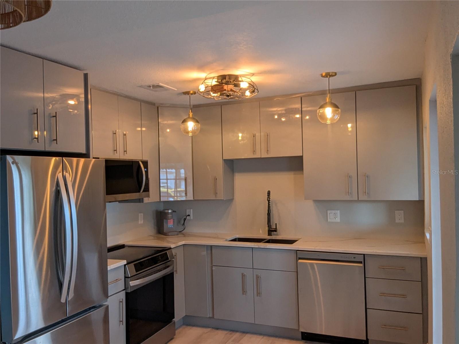 Image 4 of 41 For 2800 Tifton Street S