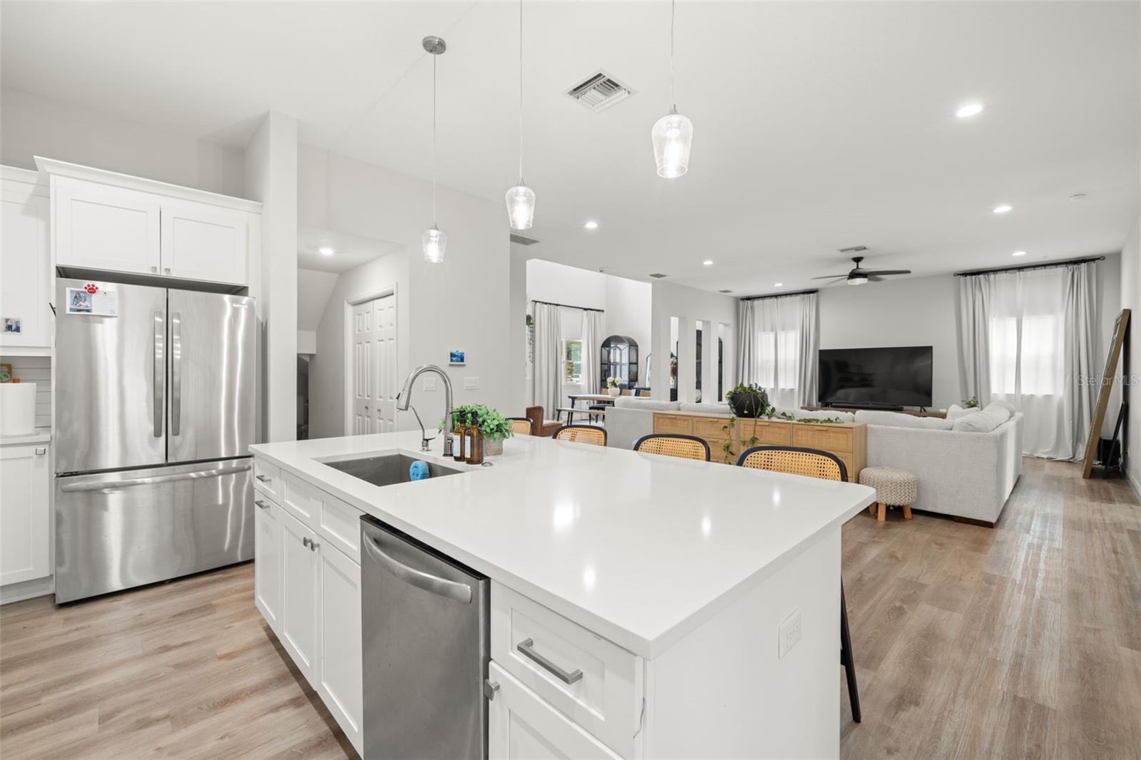 Listing photo id 8 for 5570 78th Avenue N