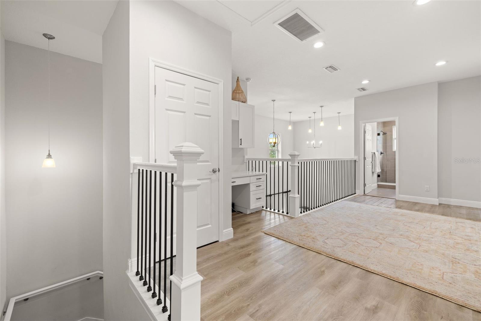Listing photo id 17 for 5570 78th Avenue N