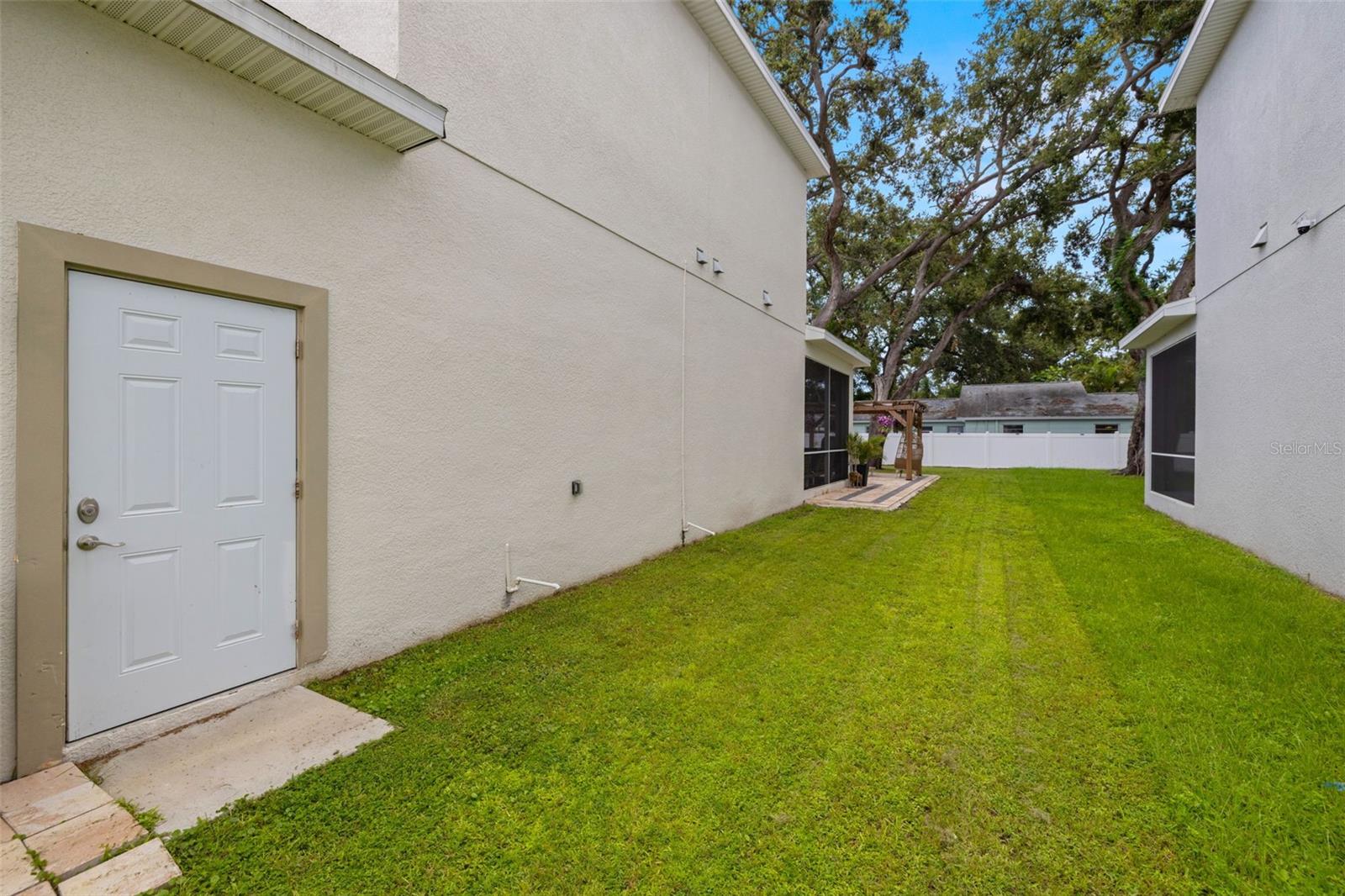 Listing photo id 27 for 5570 78th Avenue N